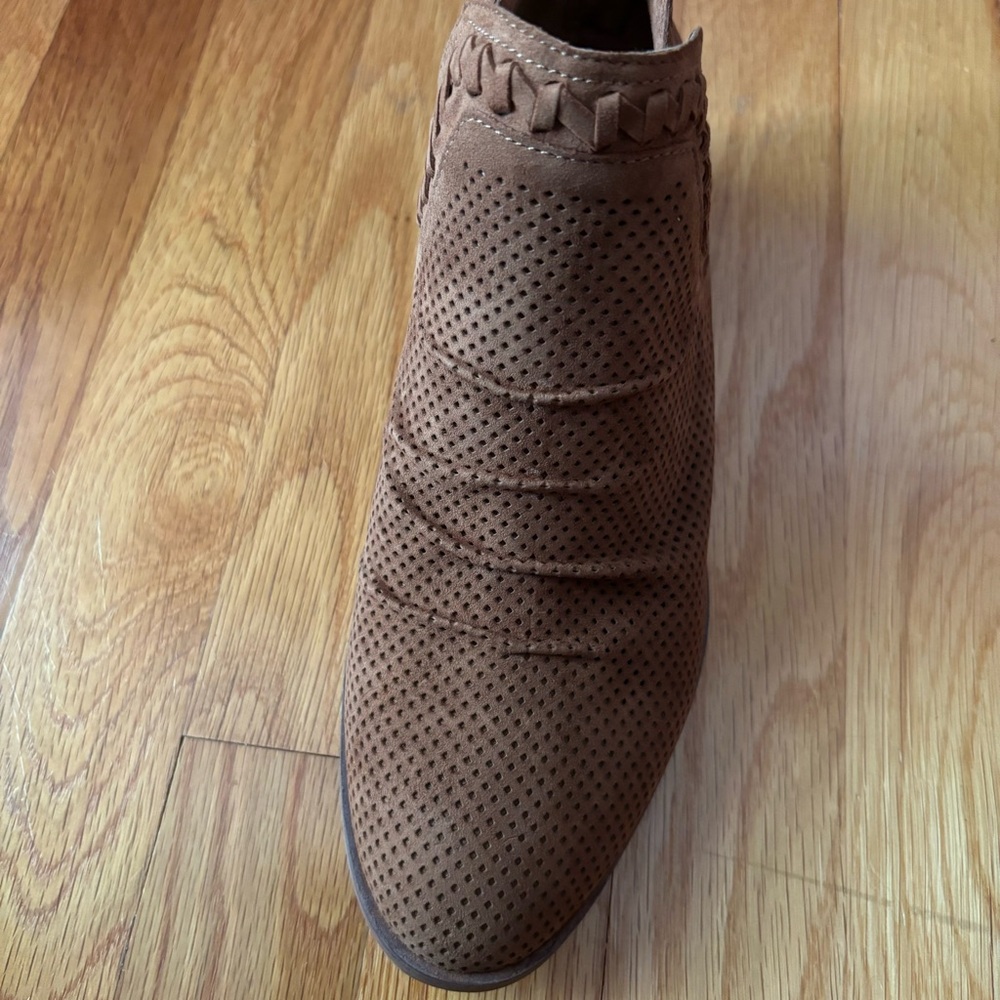 🍁 Vince Camuto Suede Booties - Wide 🍁 - Picture 7 of 14